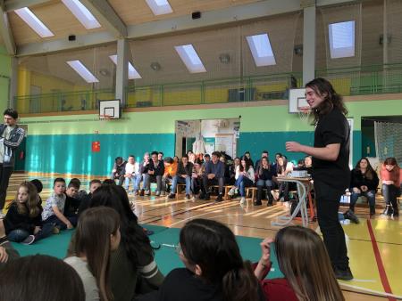 Mladi iz različnih evropskih držav z učenci OŠ Šalovci o digitalizaciji 7